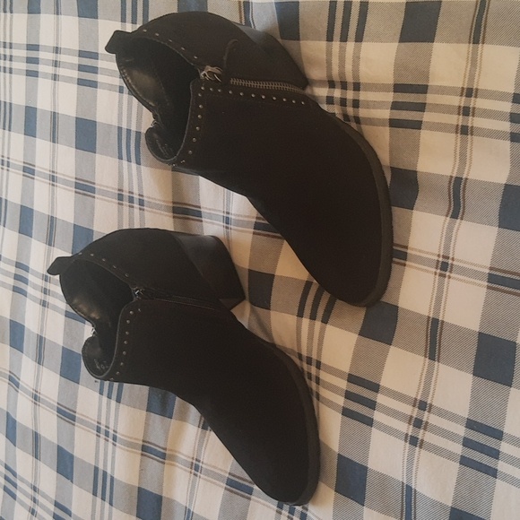 **BRAND NEW** Sonoma/Kohls Studded Ankle Boots - Picture 3 of 6